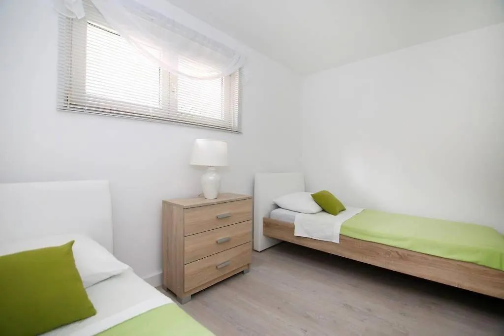 L&V Apartment Split