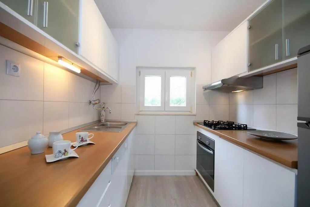 L&V Apartment Split
