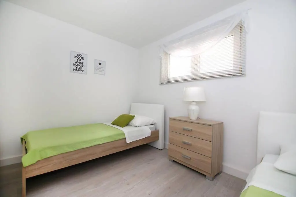 L&V Apartment Split