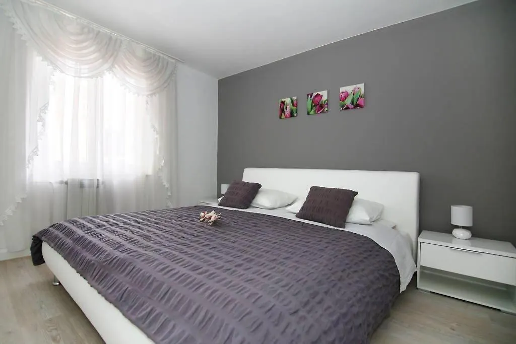 L&V Apartment Split